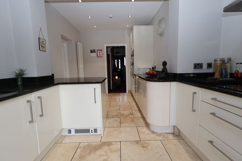 Kitchen/Breakfast- click for photo gallery